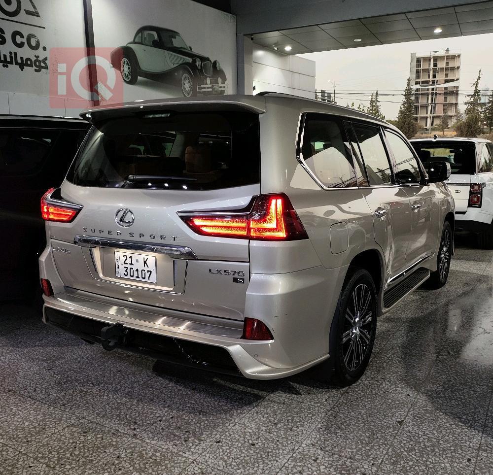 Lexus LX